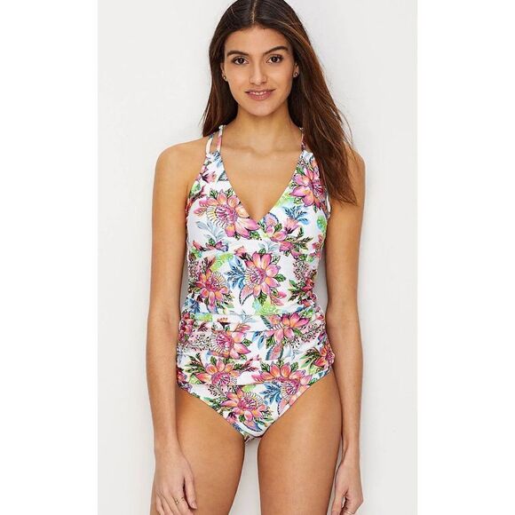 New. La Blanca floral Tankini set. Normally $189
8-top/10-bottom - Picture 6 of 15